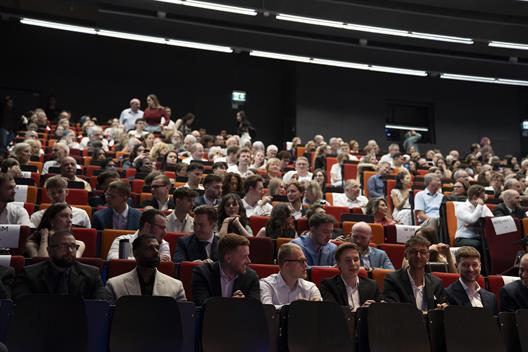 Absolventenfeier 2026 - Gäste und Absolvent innen Audimax-7